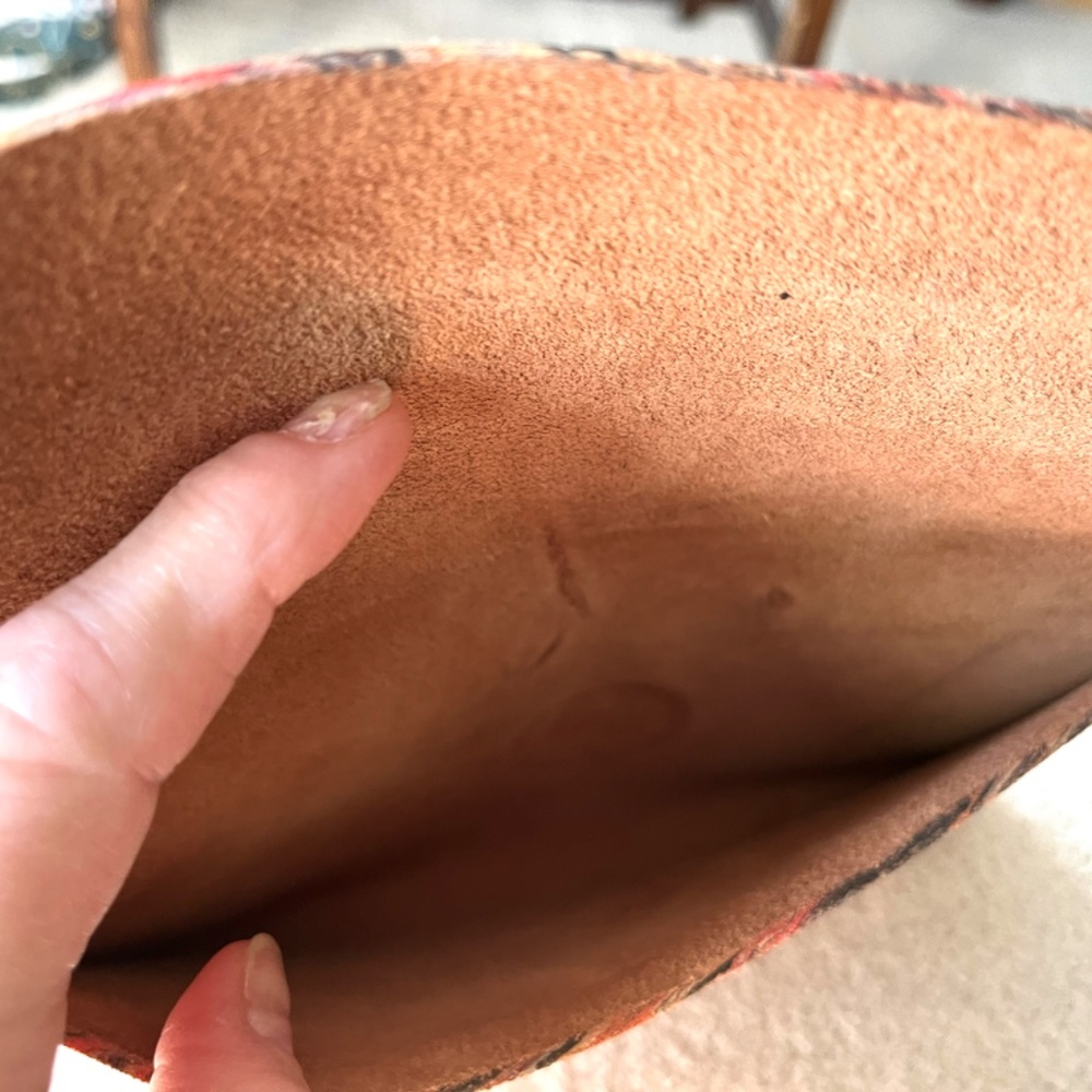 SA Voix (Her Voice-French) Hand Marbled Leather Clutch Made In Haiti - Picture 6 of 9
